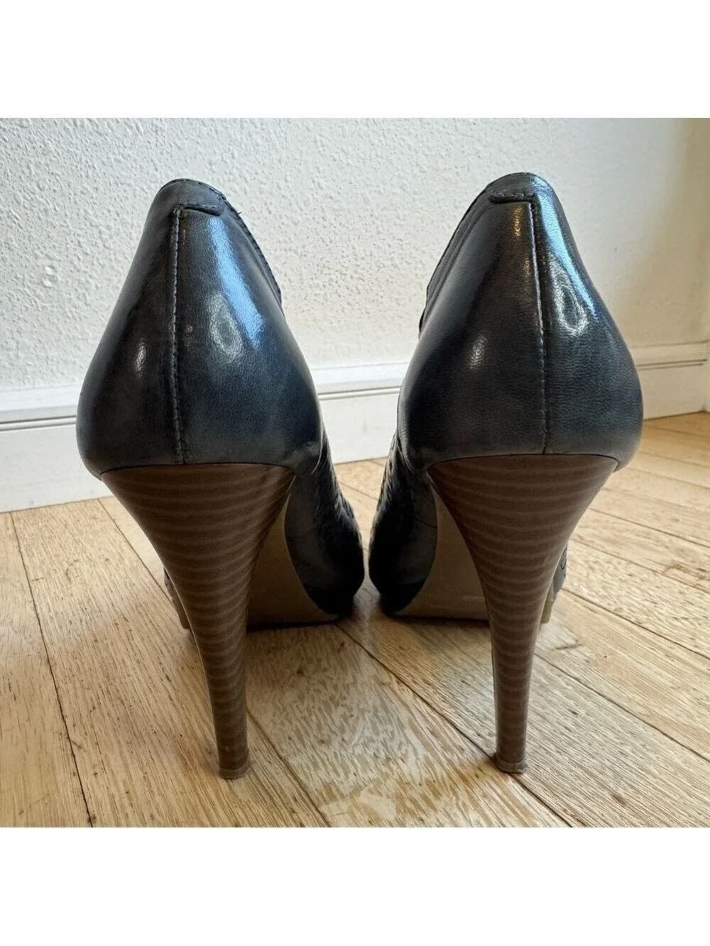 AMDREW GELLER Textured Pumps